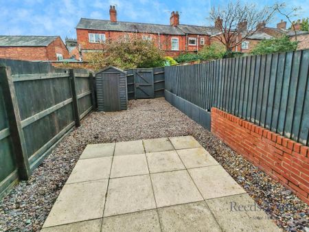 3 bedroom terraced house to rent - Photo 2