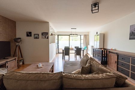 Licht appartement met twee slaapkamers en garagebox - Photo 3