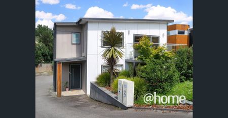 Modern Townhouse - Photo 4