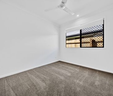 MODERN TWO BEDROOM DUPLEX IN QUIET STREET - Photo 3