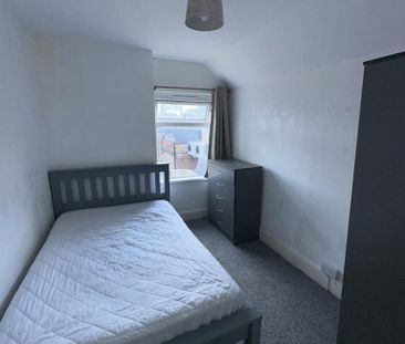 4 bedroom terraced house to rent - Photo 6