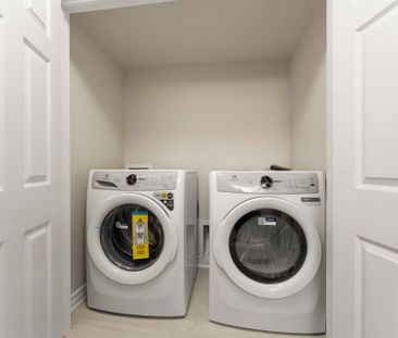 For Lease - 200 Ryan Reynolds Way, Orleans - Convent Glen and Area,... - Photo 2