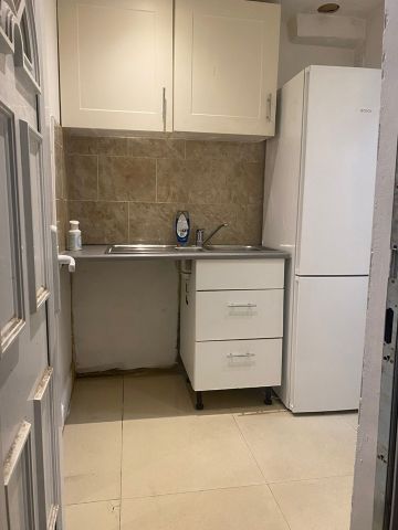 Studio Flat, Oulton Crescent, IG11 - Photo 4