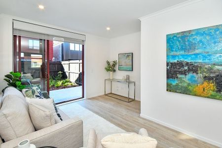 New Modern 2BR Townhouse in Manukau! - Photo 2