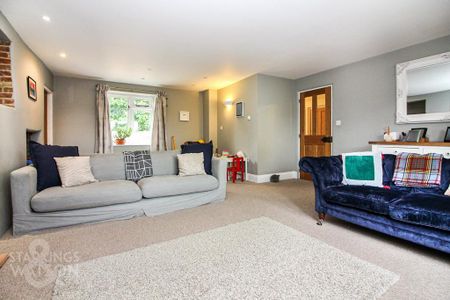 4 bedroom detached house to rent - Photo 3