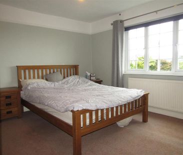 3 bedroom end of terrace house to rent - Photo 2