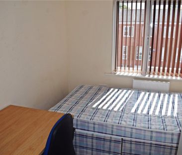 4 bedroom terraced house to rent - Photo 5