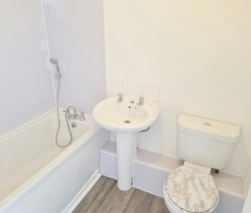 Terraced House to rent on - Photo 2