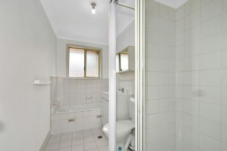 THREE BEDROOM TOWNHOUSE - Photo 5