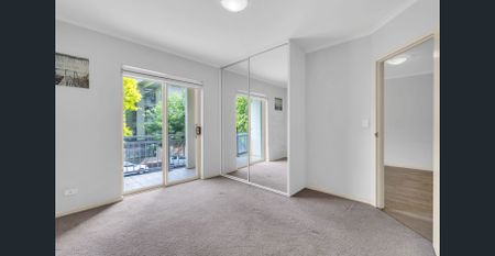 Spacious Apartment in Great Location - Photo 4