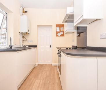 2 bedroom terraced house - Photo 1