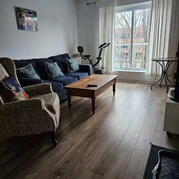 4 1/2 à Louer, Au 3e étage - Photo 1
