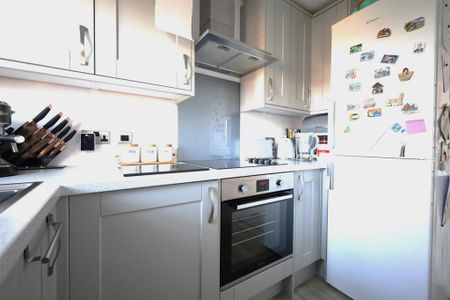 2 bedroom flat to rent - Photo 5