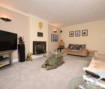 22, Wigton Chase, Leeds, LS17 8SG - Photo 3