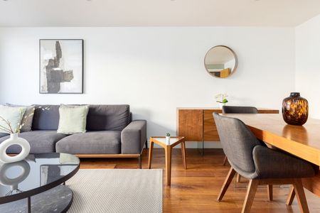 2 Bed Flat, Compass House, SW18 - Photo 2