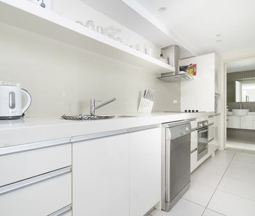 INNER CITY LIVING - FULLY FURNISHED - Photo 5