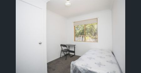 "Charming Brookdale Retreat: Spacious House for Rent in a Prime Location!" - Photo 4