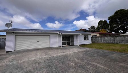 Charming 4BR Home in Mangere! - Photo 5