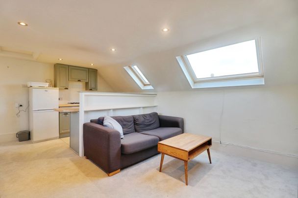 1 Bed Flat, Santos Road, SW18 - Photo 1