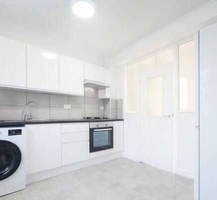 3 bedroom flat to rent - Photo 5