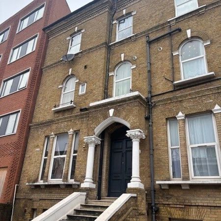 High Street - Photo 4