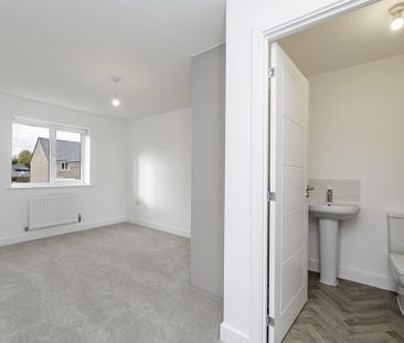 3 bedroom semi-detached house to rent - Photo 4