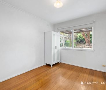 Spacious Family Home in Prime Nunawading Location - Photo 2