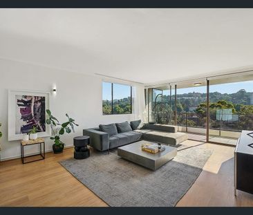 Luxurious Apartment With Panoramic District Views in Prestigious Be... - Photo 2