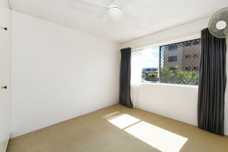 2 Bedroom Golden Beach Apartment - Photo 3