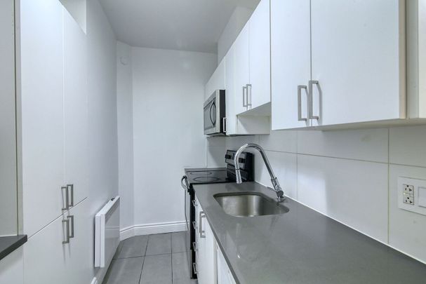 3730 Chemin Queen Mary, Montréal, QC - Photo 1