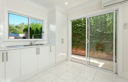 STUNNING HOME IN DESIRED LOCATION - Photo 4