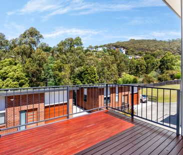 Modern Townhouse in Prime South Hobart Location - Photo 4