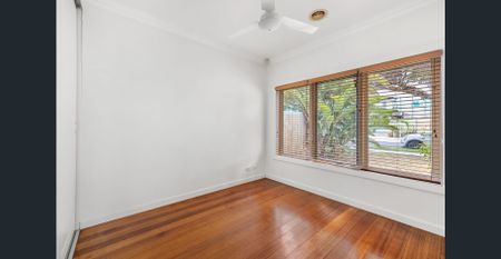 Spacious Home! - Photo 2