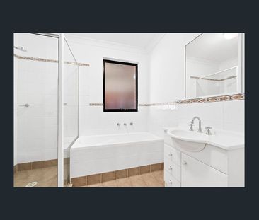 Large modern 2 bedroom unit - Photo 6