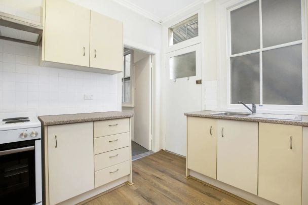 Room 5/11 Perouse Road, Randwick. - Photo 1