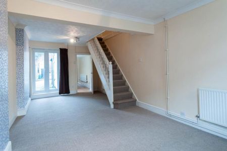 2 bedroom terraced house to rent - Photo 2