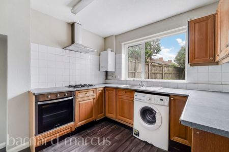 St Benets Grove, Carshalton - Photo 4