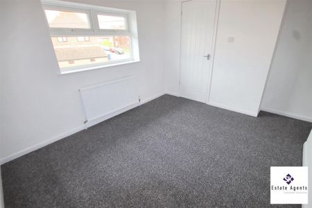 3 Bedroom House - Mid Terrace To Let - Photo 2