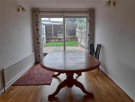 4 bedroom semi-detached house to rent - Photo 2