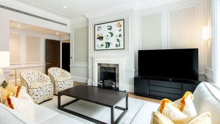 3 bedroom flat with 1 bathroom in London, W1K - Photo 2