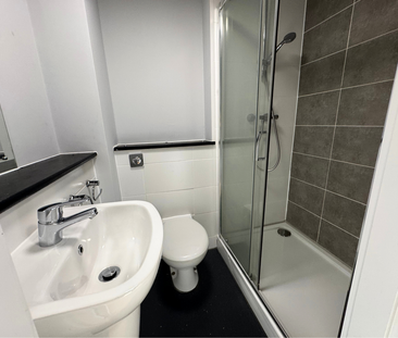 1 bedroom in a flat share to rent - Photo 5