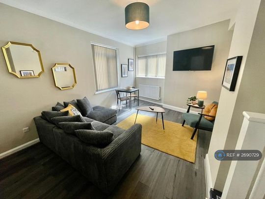 1 bedroom in a house share to rent - Photo 1