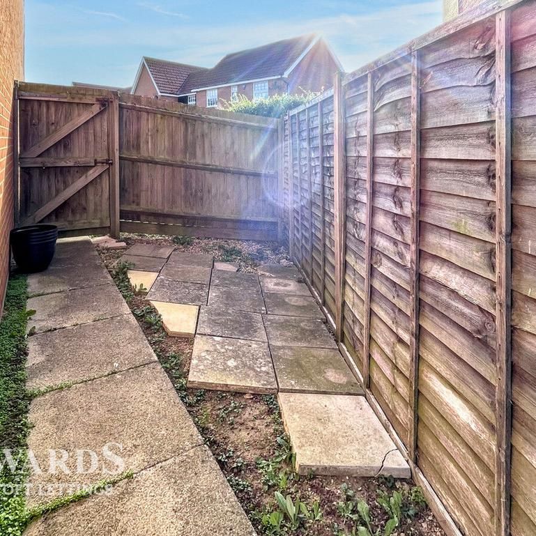 3 bedroom end of terrace house to rent - Photo 1