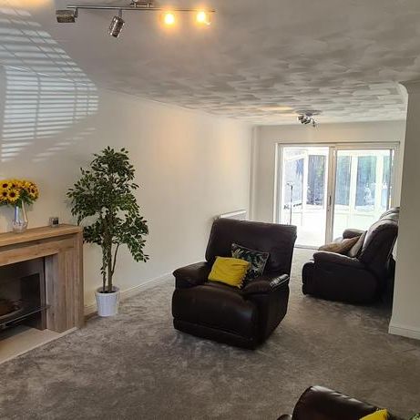 5 bedroom detached house to rent - Photo 1