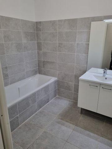 Location Appartement 3 pièces 67m² BRIGNOLES 83170 - Photo 5