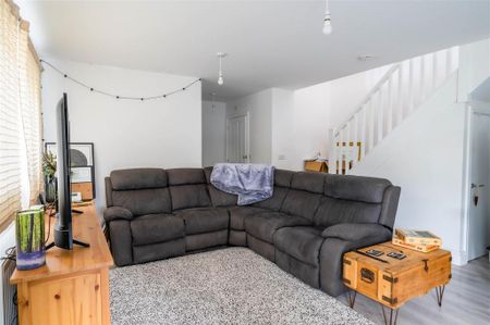 3 bedroom semi-detached house to rent - Photo 2