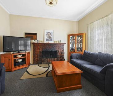 Cosy 3 Bedroom Home With Inner Town Location - Photo 5