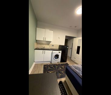 Studio Flat, Harlesden Road, NW10 - Photo 4