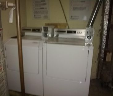 2 Bedrooms,large apartment! Amazing Location! Close to U of C! - Photo 6