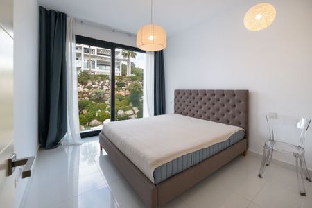 Middle Floor Apartment in Benahavís - Photo 4